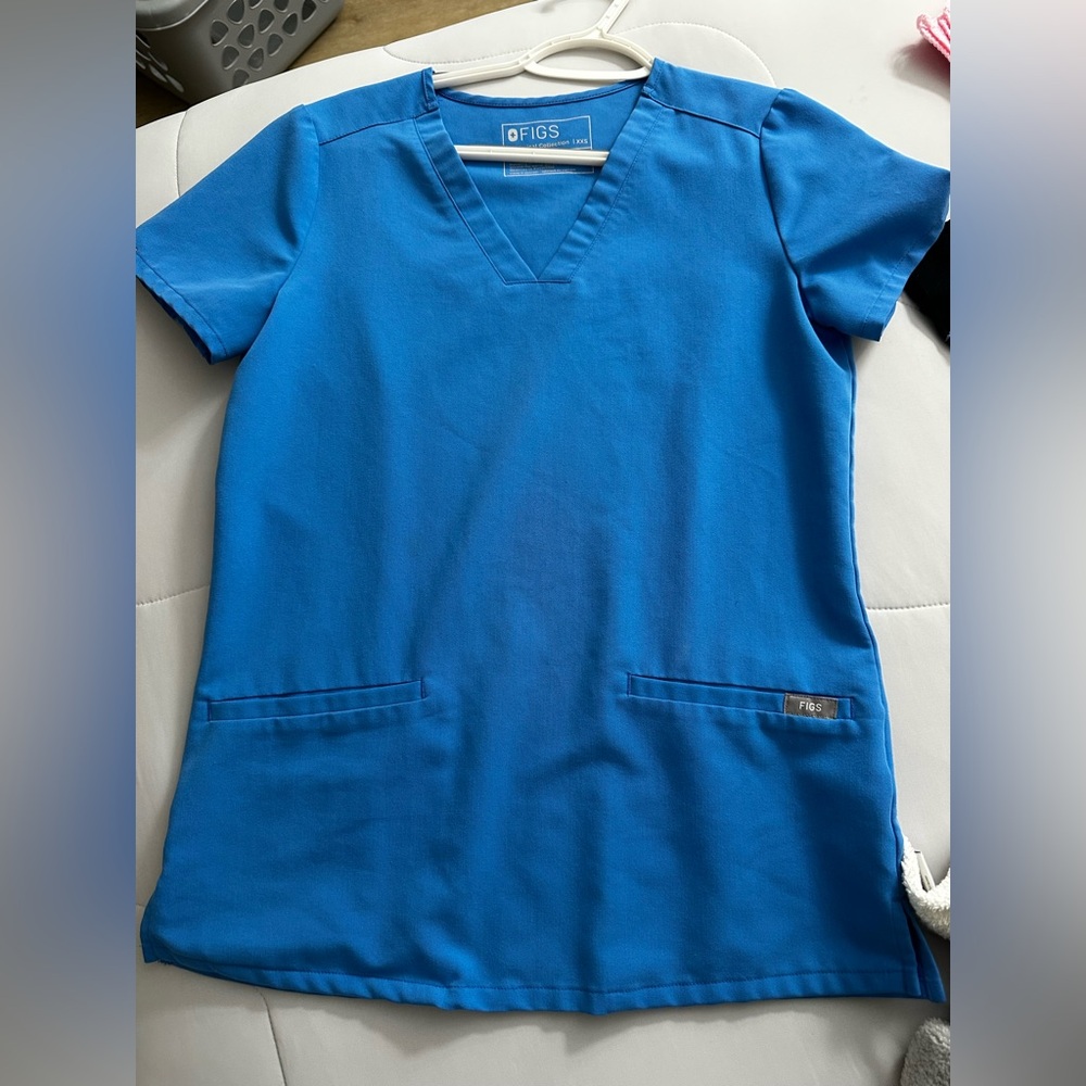 Figs scrub set (top and bottom) in capri blue. Size XXS -petite